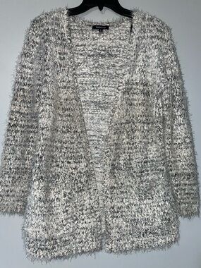 🦍Relativity Fuzzy Knit Crew Sweater in Gray & White
